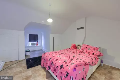 Bedroom - 320 Pear St, Reading, PA 19601 photo 5 of 6