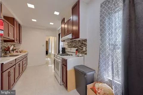Entry Way - 320 Pear St, Reading, PA 19601 photo 8 of 10