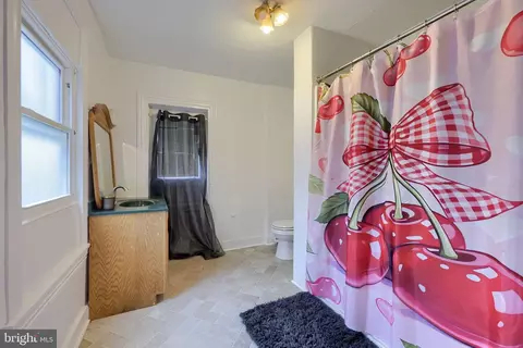 Bath - 320 Pear St, Reading, PA 19601 photo 1 of 1