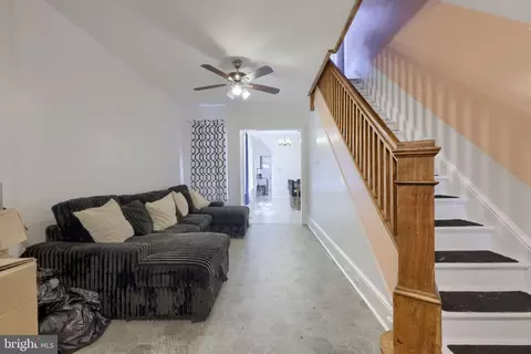Entry Way - 320 Pear St, Reading, PA 19601 photo 3 of 10