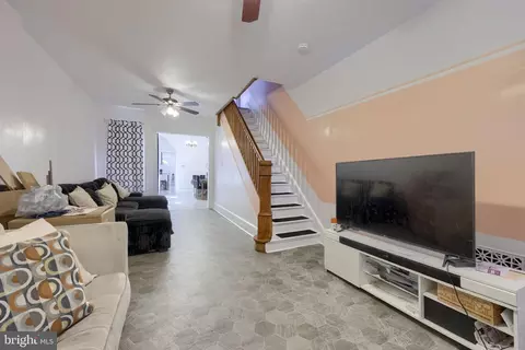 Entry Way - 320 Pear St, Reading, PA 19601 photo 2 of 10