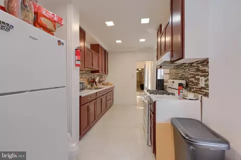 Entry Way - 320 Pear St, Reading, PA 19601 photo 9 of 10
