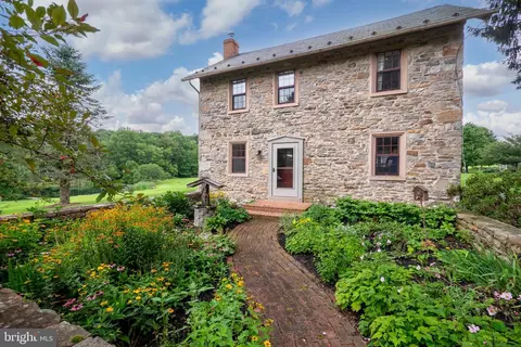 271 Wetzel Rd, Macungie, PA 18062
