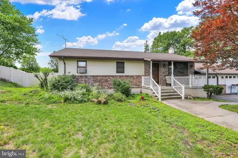 926 Christmas Village Rd, Bernville, PA 19506