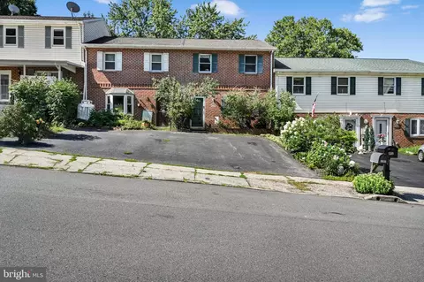 Exterior - 1287 Fox Run, Reading, PA 19606 photo 4 of 6