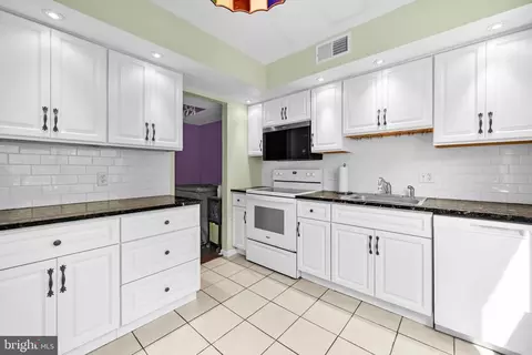 Kitchen - 1287 Fox Run, Reading, PA 19606 photo 2 of 3