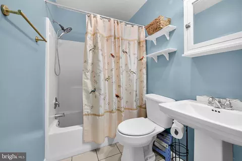 Bath - 1287 Fox Run, Reading, PA 19606 photo 2 of 2