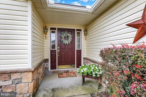 Entry Way - 2506 Simon Dr, Sinking Spring, PA 19608 photo 1 of 2