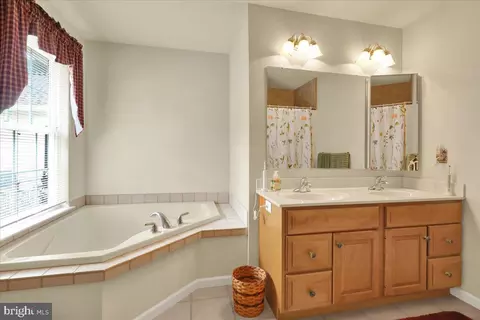 Bath - 2506 Simon Dr, Sinking Spring, PA 19608 photo 2 of 3