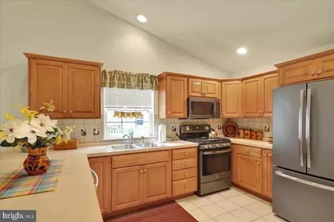 Kitchen - 2506 Simon Dr, Sinking Spring, PA 19608 photo 2 of 4
