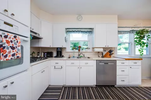 Kitchen - 505 Sherwood St, Reading, PA 19607 photo 1 of 5