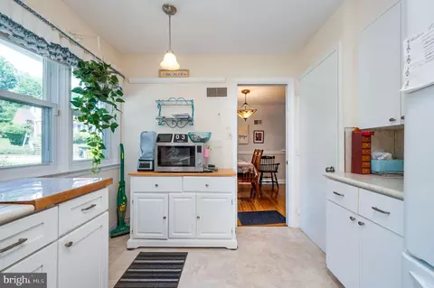Entry Way - 505 Sherwood St, Reading, PA 19607 photo 1 of 1