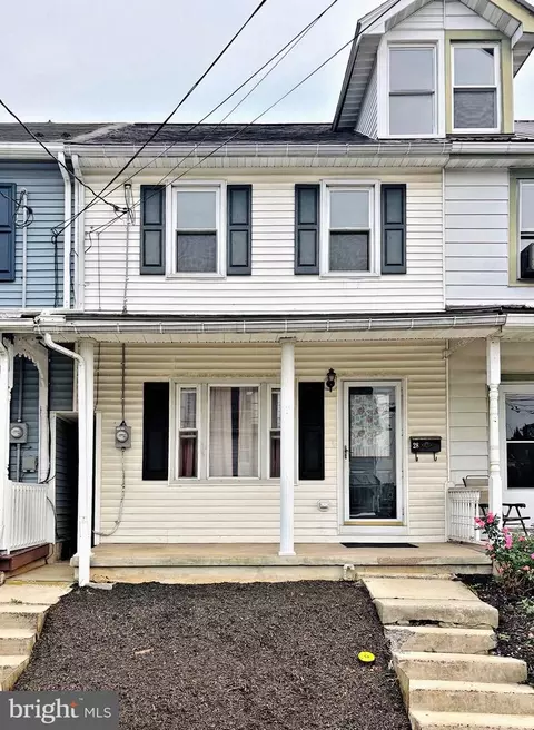 28 W Smith St, Topton, PA 19562
