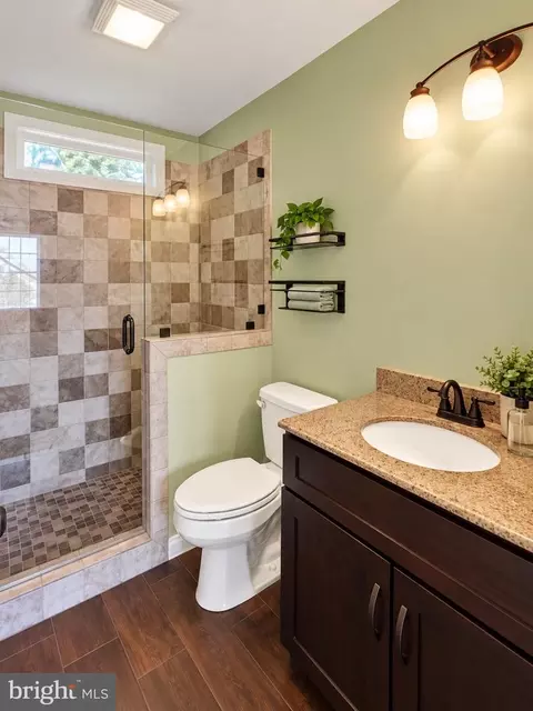 Bath - 222 Bainbridge Cir, Reading, PA 19608 photo 2 of 5
