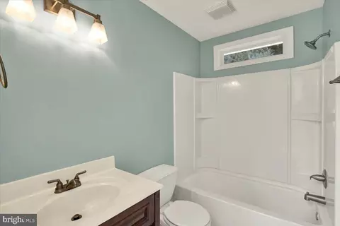 Bath - 222 Bainbridge Cir, Reading, PA 19608 photo 5 of 5