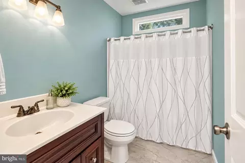 Bath - 222 Bainbridge Cir, Reading, PA 19608 photo 4 of 5
