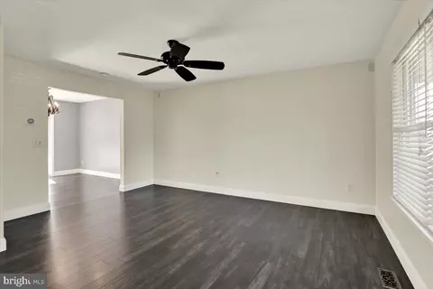 Living - 222 Bainbridge Cir, Reading, PA 19608 photo 2 of 3