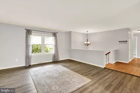 Living - 809 Evergreen Dr, Reading, PA 19610 photo 2 of 4