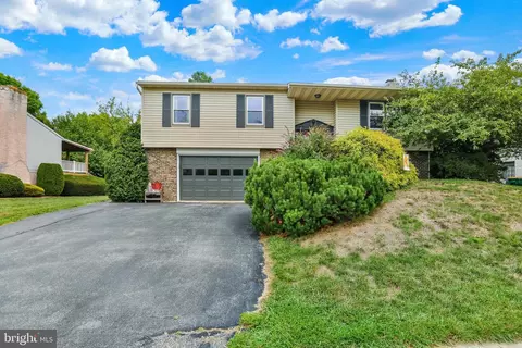 Exterior - 809 Evergreen Dr, Reading, PA 19610 photo 3 of 4