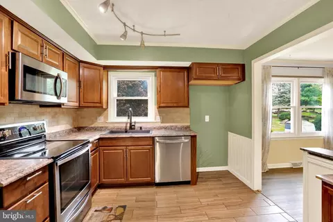 Kitchen - 809 Evergreen Dr, Reading, PA 19610 photo 2 of 3