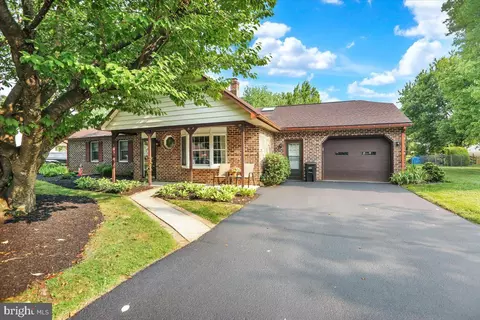 58 Downing Dr, Wyomissing, PA 19610