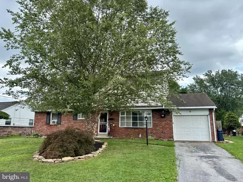 340 Harry Ave, Robesonia, PA 19551