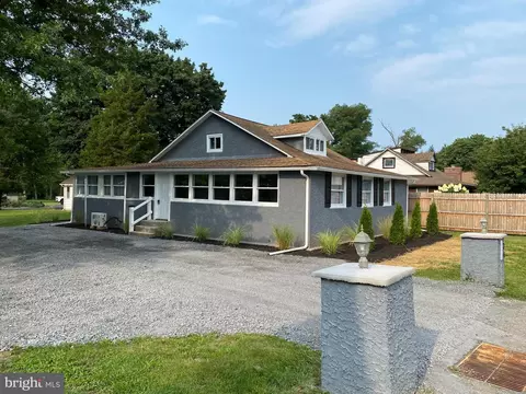 24 S 4th St, Douglassville, PA 19518