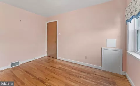 Bedroom - 803 Jerome Pl, Reading, PA 19609 photo 4 of 6