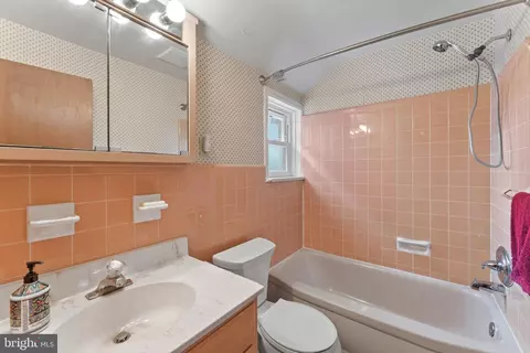 Bath - 803 Jerome Pl, Reading, PA 19609 photo 1 of 1