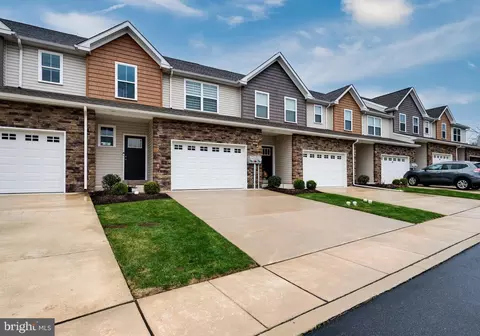 26 Hubbardton Ct, Reading, PA 19608