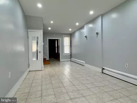 Living - 532 Birch St, Reading, PA 19604 photo 1 of 4