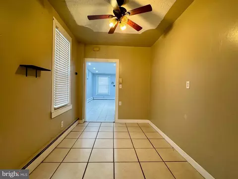Entry Way - 532 Birch St, Reading, PA 19604 photo 3 of 4