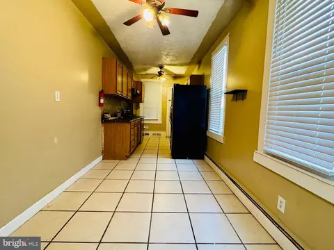 Entry Way - 532 Birch St, Reading, PA 19604 photo 2 of 4