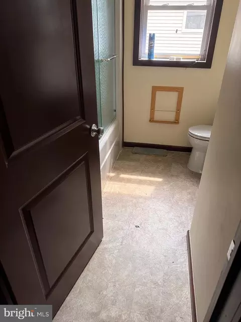 Bath - 626 Sheerlund Rd, Reading, PA 19607 photo 1 of 1