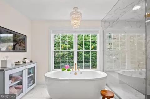 Bath - 54 Glen Oley Dr, Reading, PA 19606 photo 3 of 5