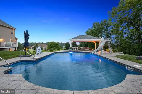 Exterior - 54 Glen Oley Dr, Reading, PA 19606 photo 8 of 15