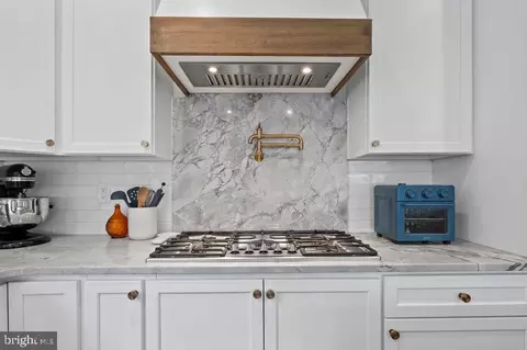 Kitchen - 54 Glen Oley Dr, Reading, PA 19606 photo 6 of 7