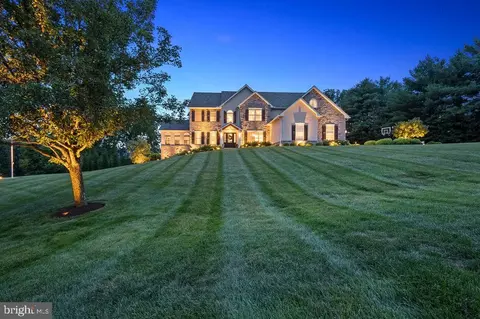 Exterior - 54 Glen Oley Dr, Reading, PA 19606 photo 4 of 15