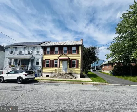 208 W 2nd St, Bernville, PA 19506