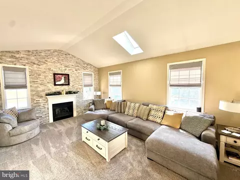 184 Pond View Dr, Hamburg, PA 19526