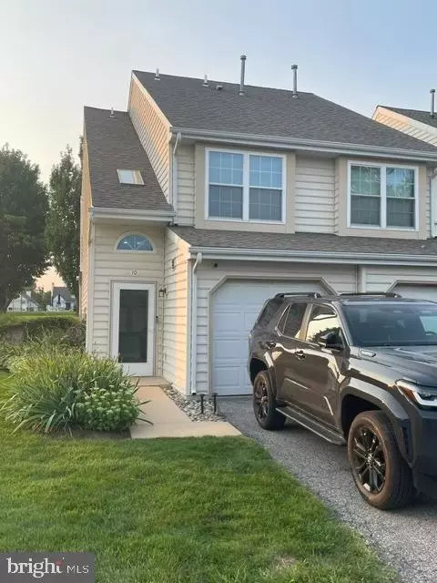 10 Chatham Dr, Morgantown, PA 19543