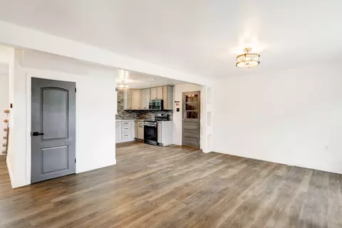 Living - 1535 Welsh Rd, Reading, PA 19607 photo 2 of 4