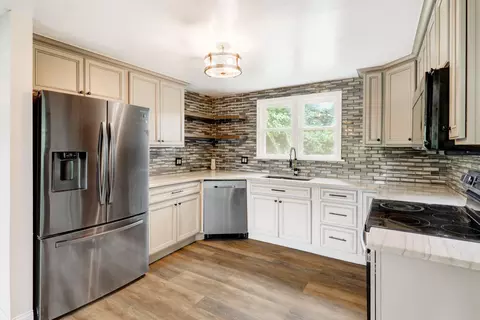 Kitchen - 1535 Welsh Rd, Reading, PA 19607 photo 3 of 5