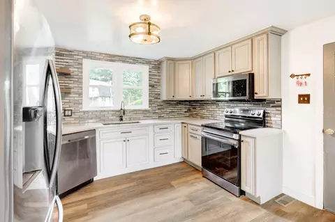 Kitchen - 1535 Welsh Rd, Reading, PA 19607 photo 2 of 5