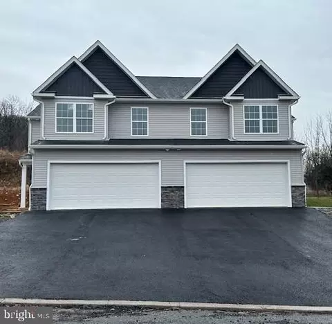 33 Rosalies Way, Temple, PA 19560