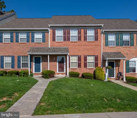 7 Charlemont Ct, Shillington, PA 19607