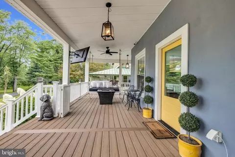 Exterior - 3909 River Rd, Reading, PA 19605 photo 3 of 10