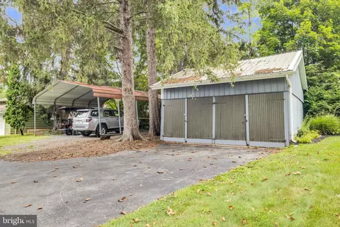 Exterior - 3909 River Rd, Reading, PA 19605 photo 9 of 10