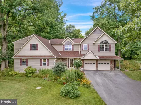 715 Texter Mountain Rd, Robesonia, PA 19551