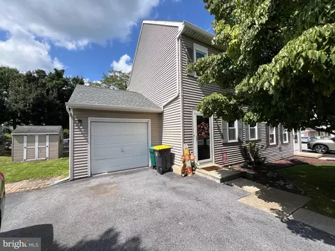 202 S 4th St, Womelsdorf, PA 19567